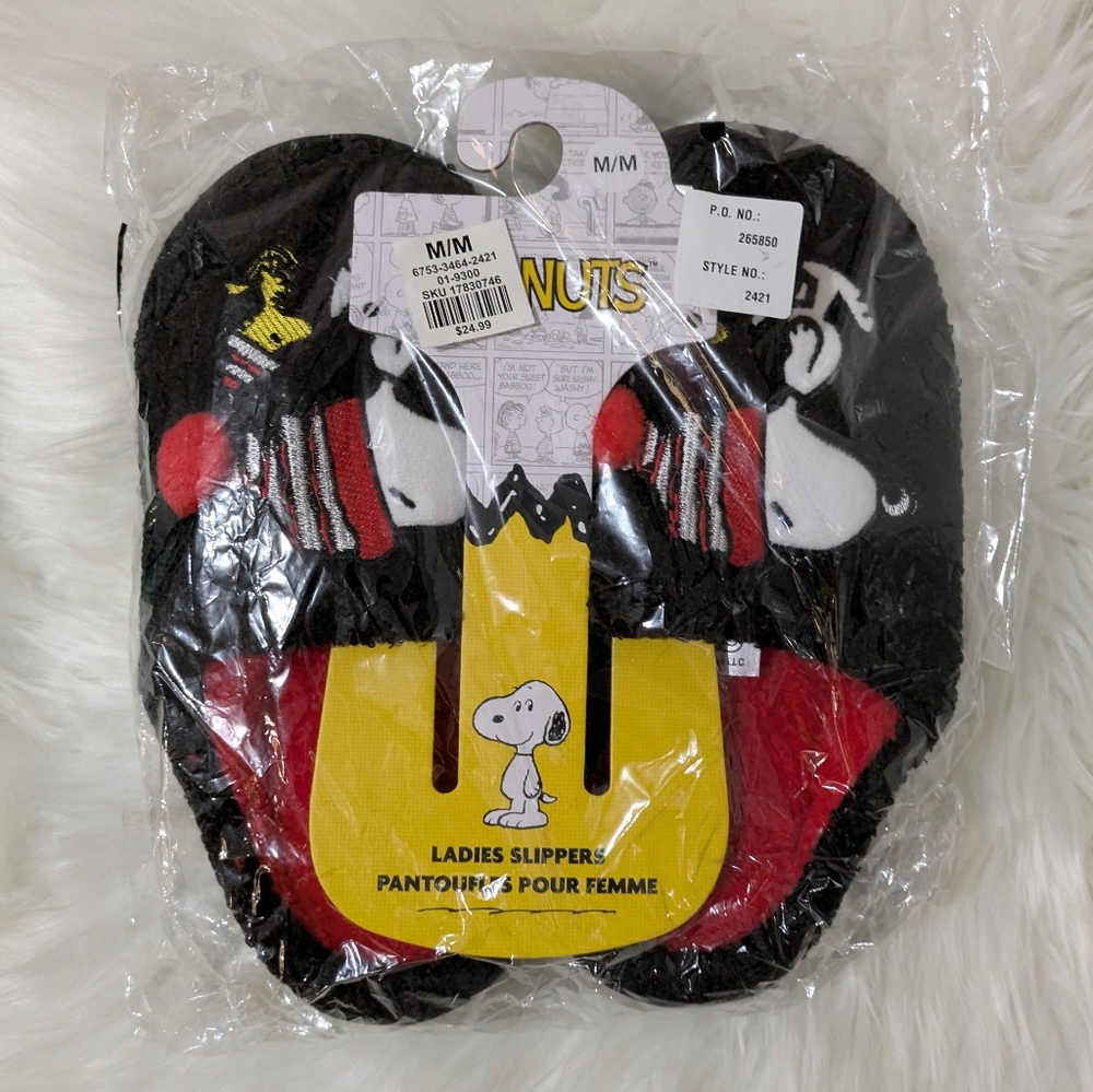 Peanuts Snoopy & Woodstock Ladies Slippers Toques & Pom Pom Size Medium New!